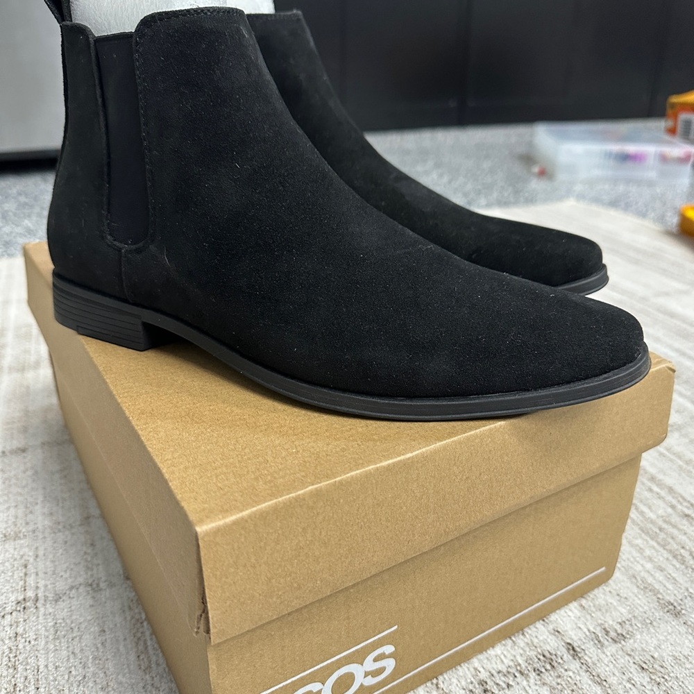 Black Chelsea Boots